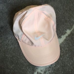 Nike featherlight dri-fit running hat pink